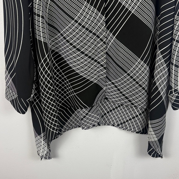 Chico's Black Button Up Asymmetrical Rosalind Graphic Grid Shirt Size 2 Blouse - Picture 8 of 10